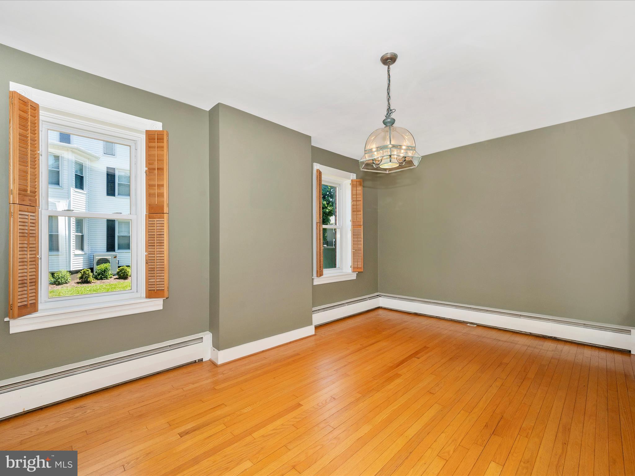 30 E George St