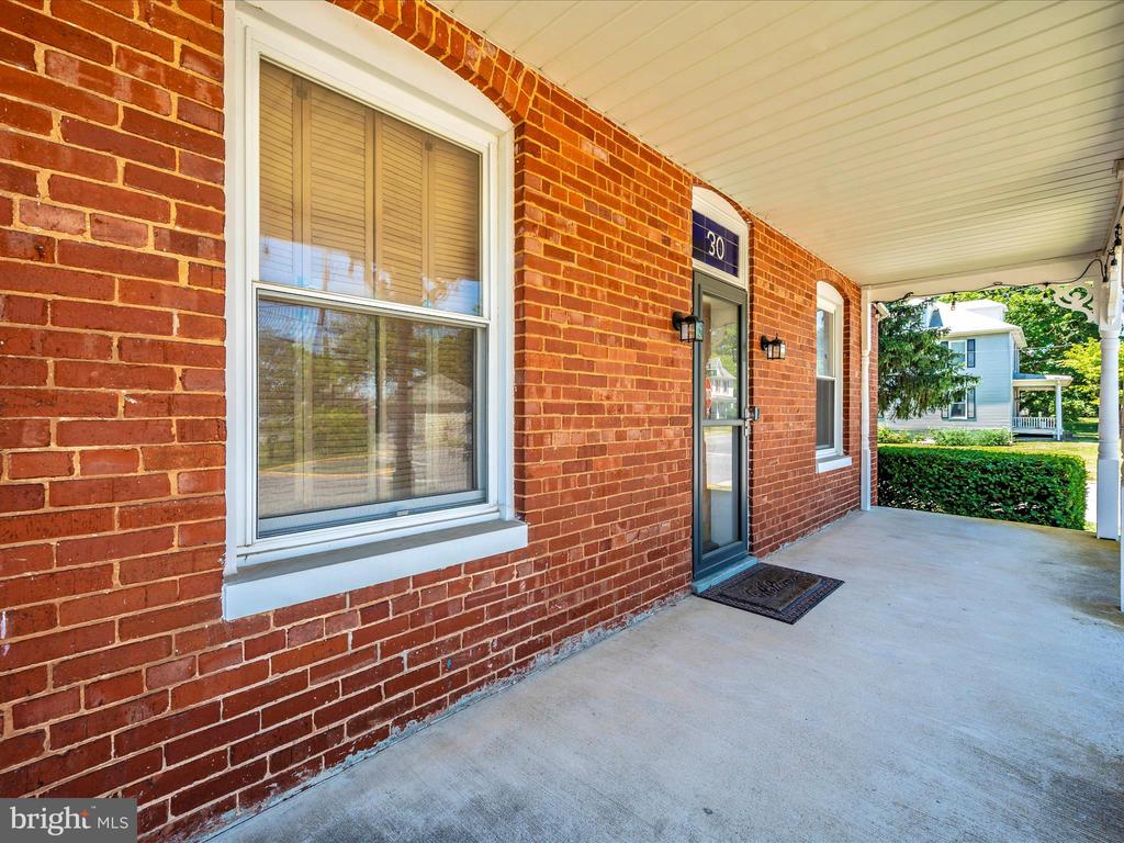 30 E George St