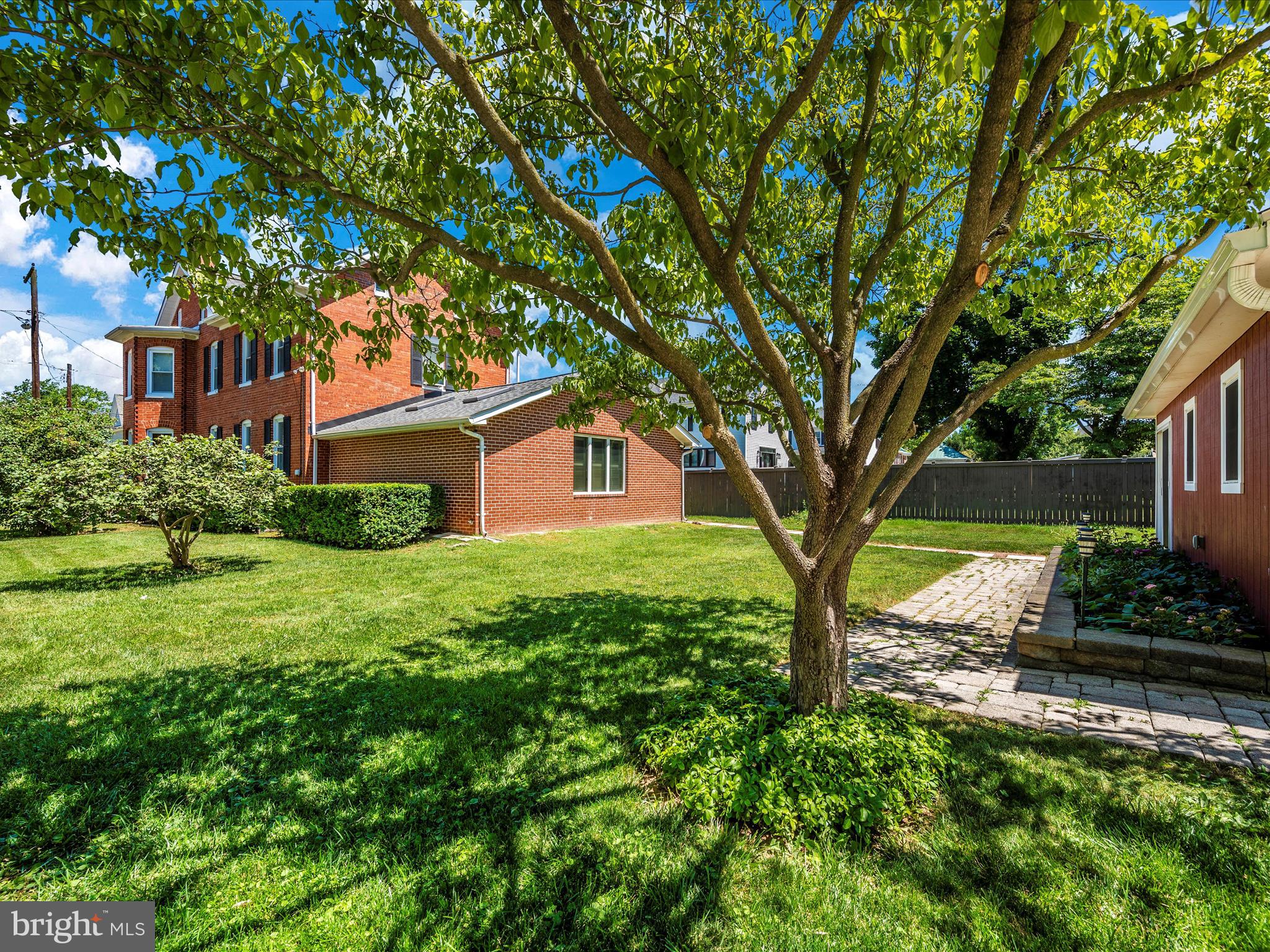 30 E George St