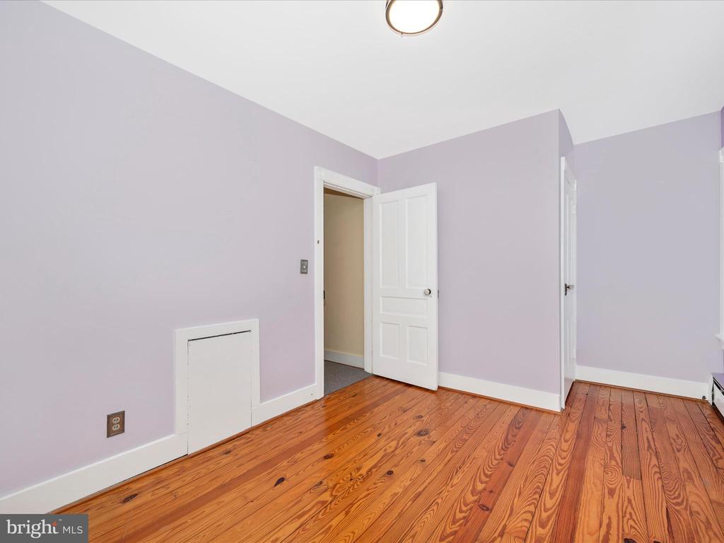 30 E George St