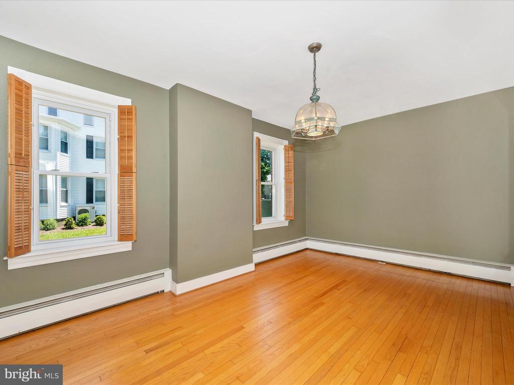 30 E George St