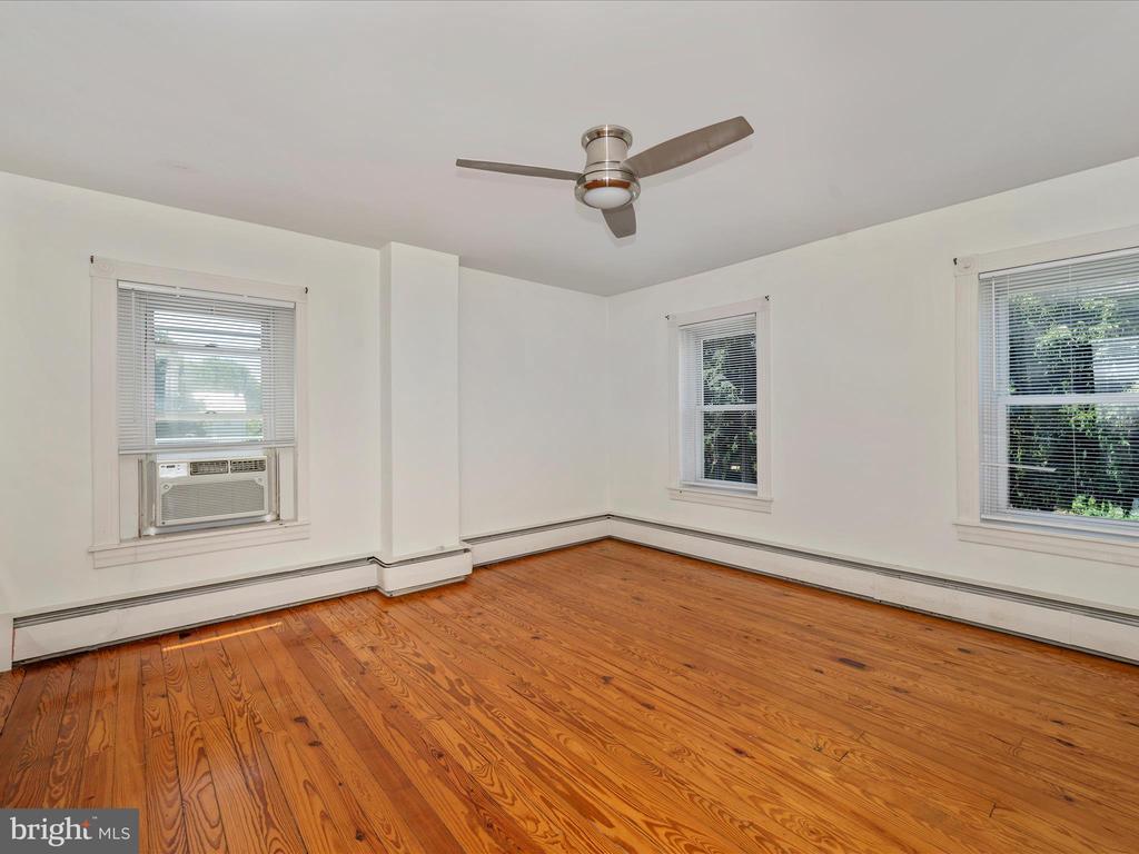30 E George St