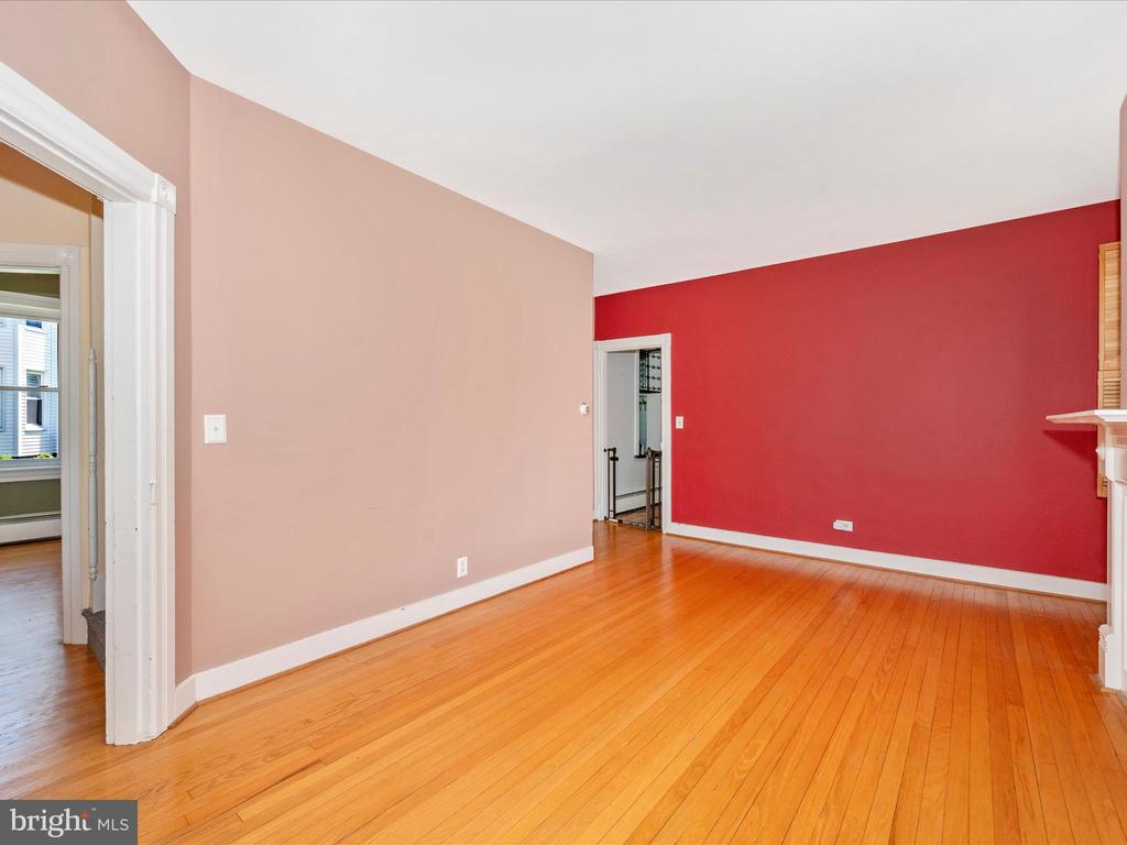 30 E George St