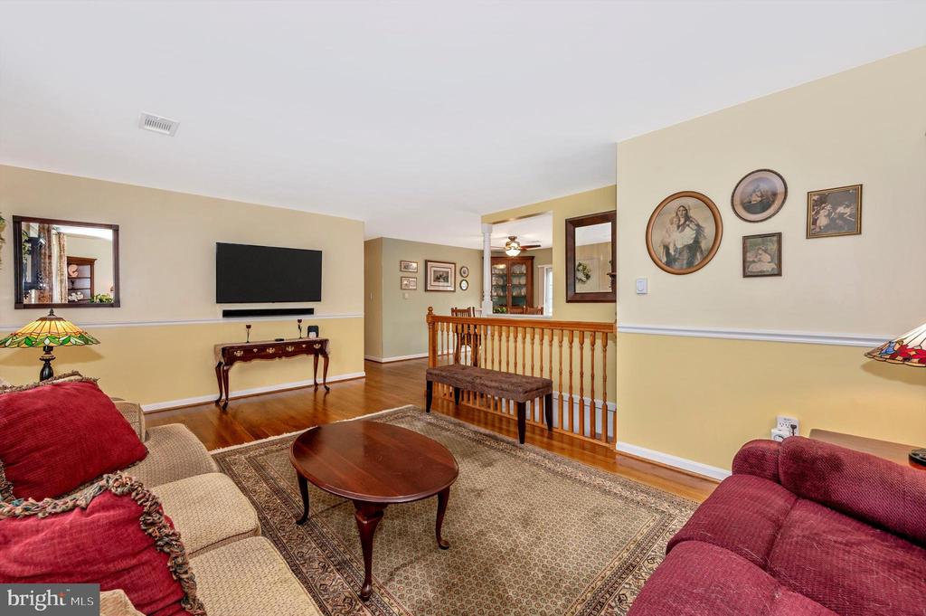 11923 Mid County Dr