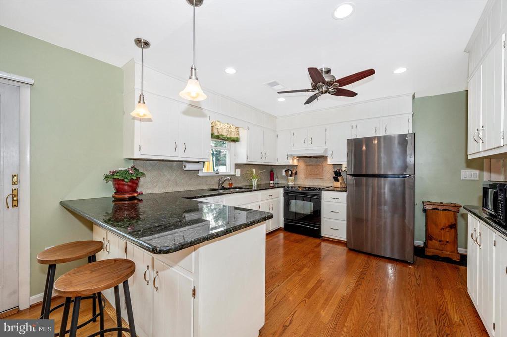 11923 Mid County Dr