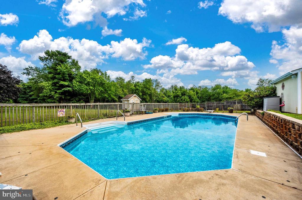 11923 Mid County Dr