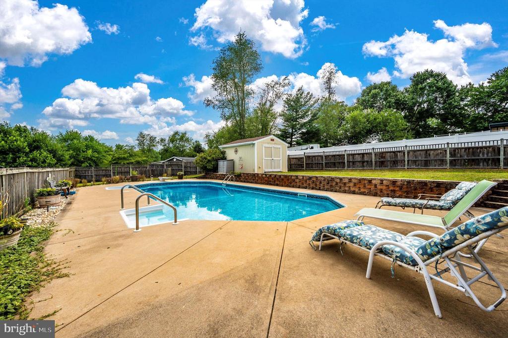 11923 Mid County Dr