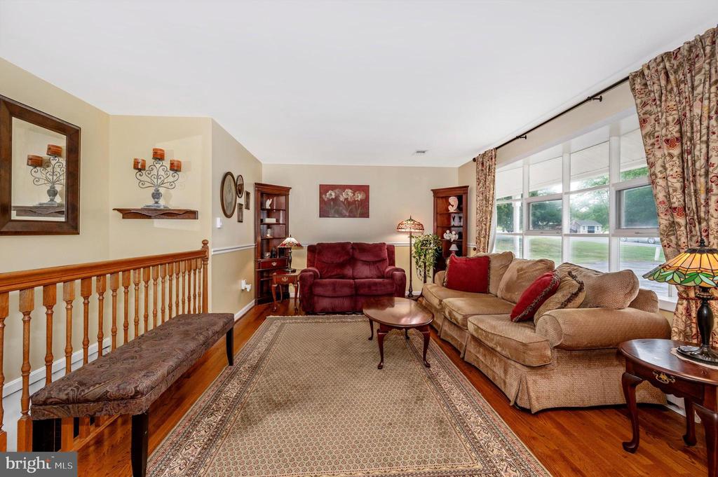 11923 Mid County Dr