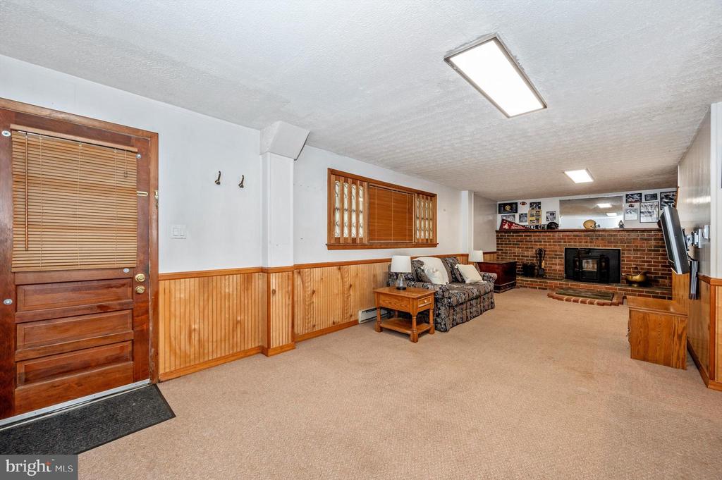 11923 Mid County Dr