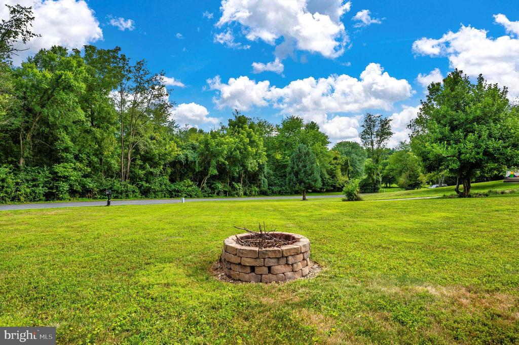 11923 Mid County Dr