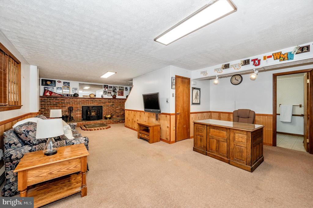 11923 Mid County Dr