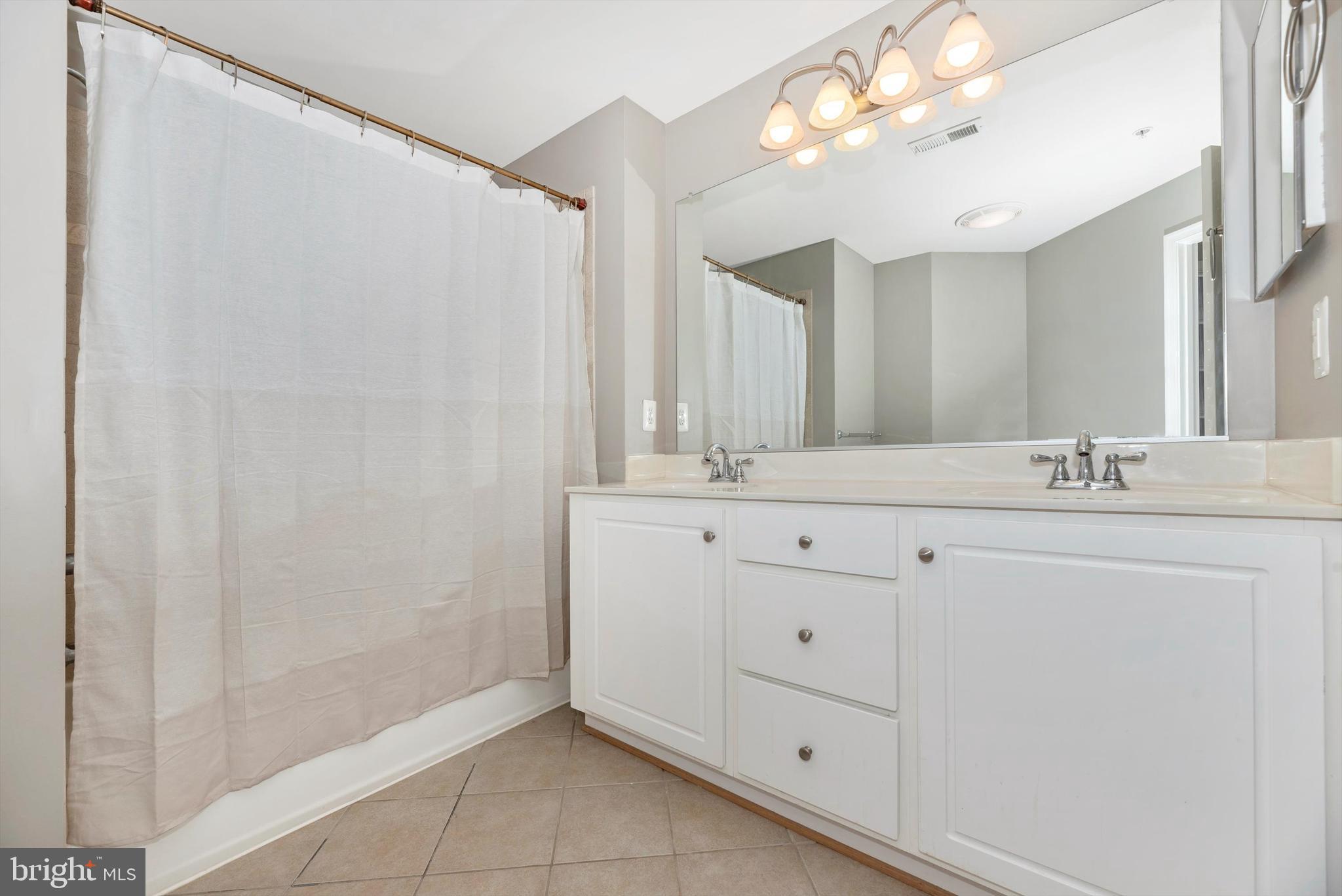 2502 Hemingway #2-2d