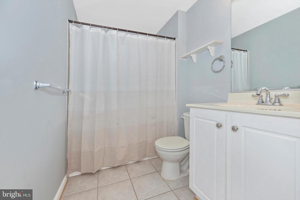 2502 Hemingway #2-2d
