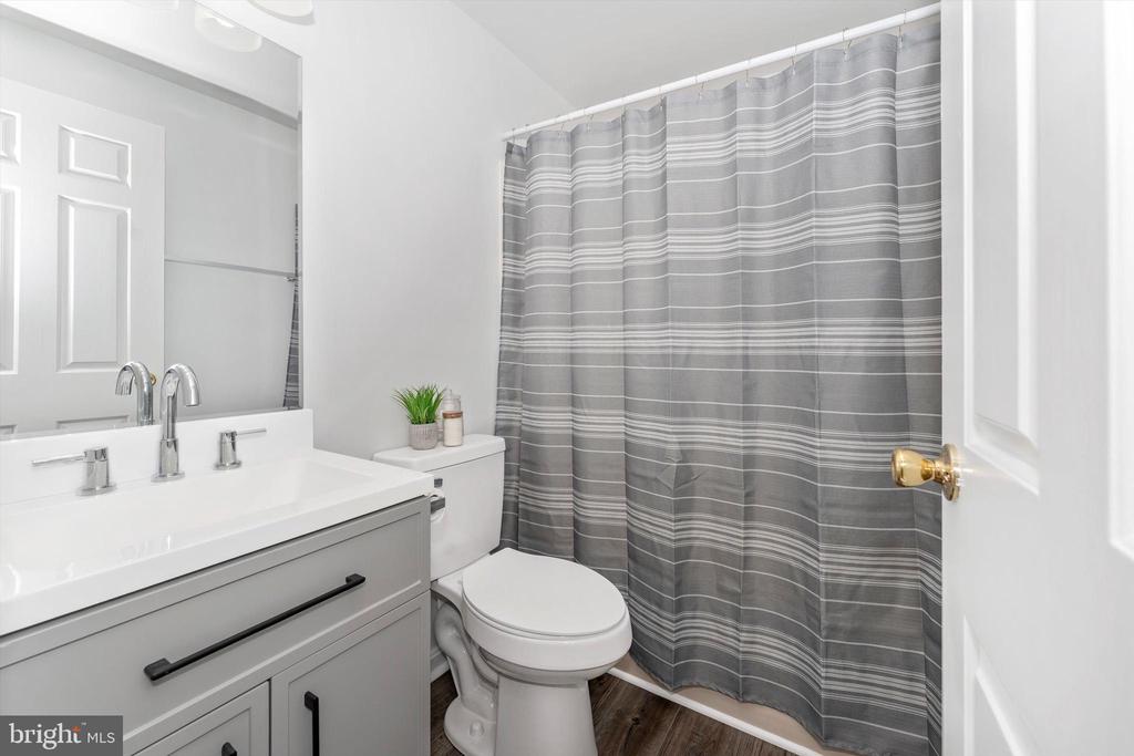 8027 Waterview Ct