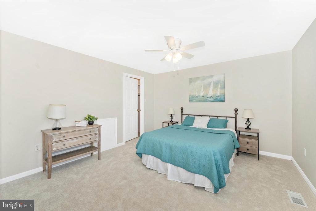 8027 Waterview Ct