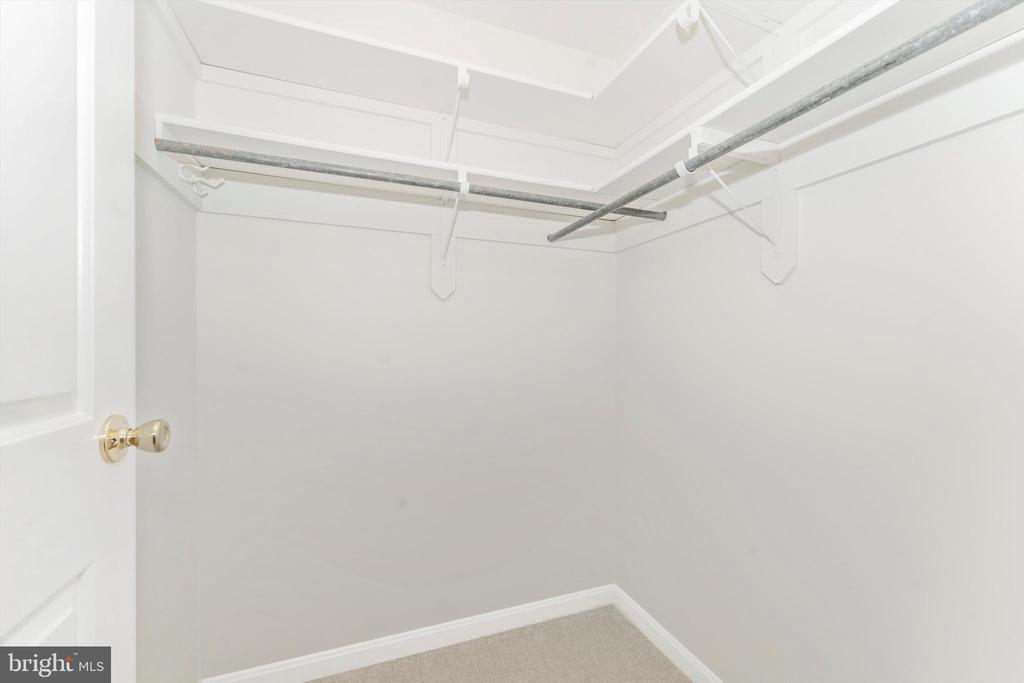 8027 Waterview Ct