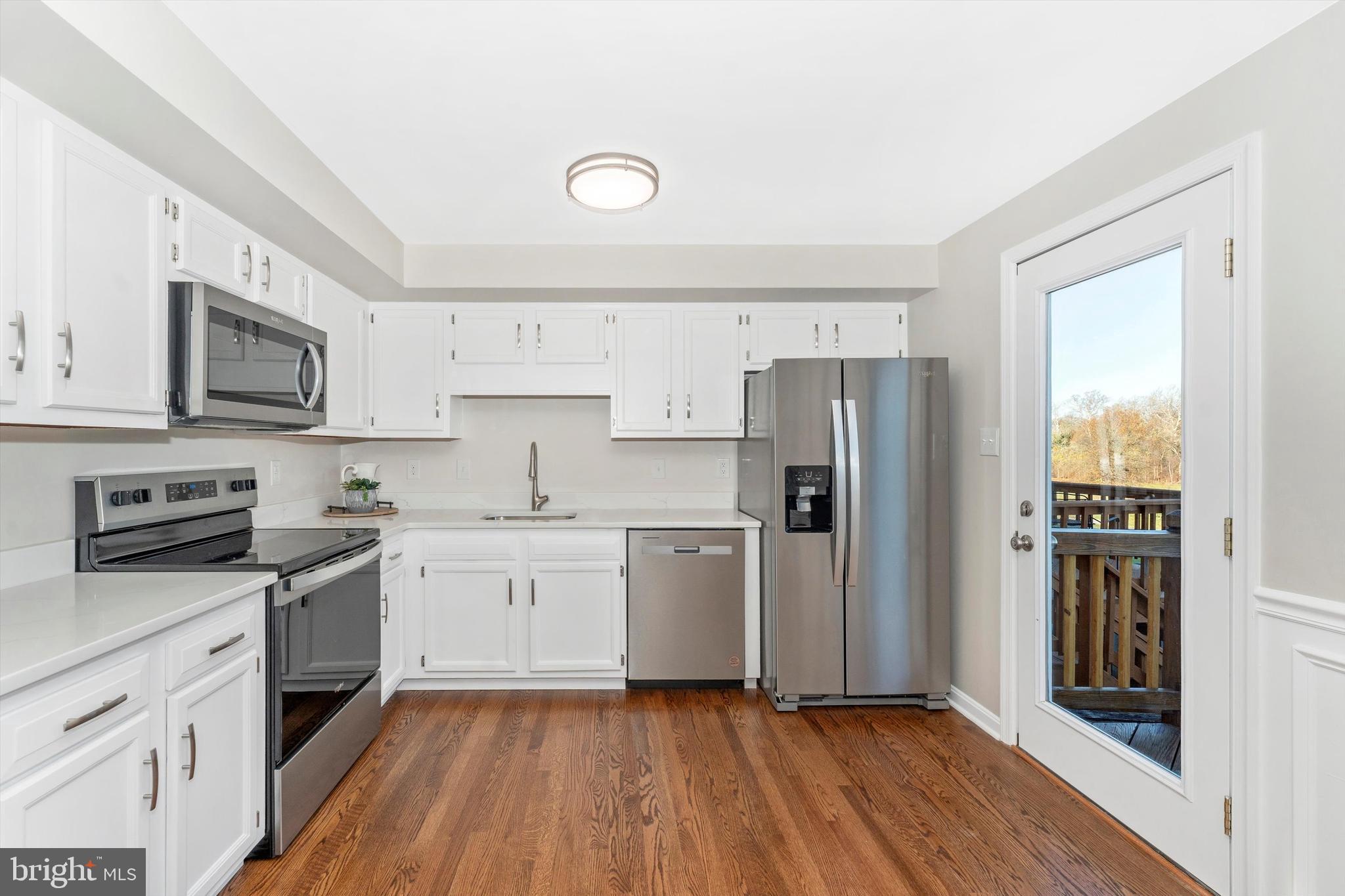 8027 Waterview Ct