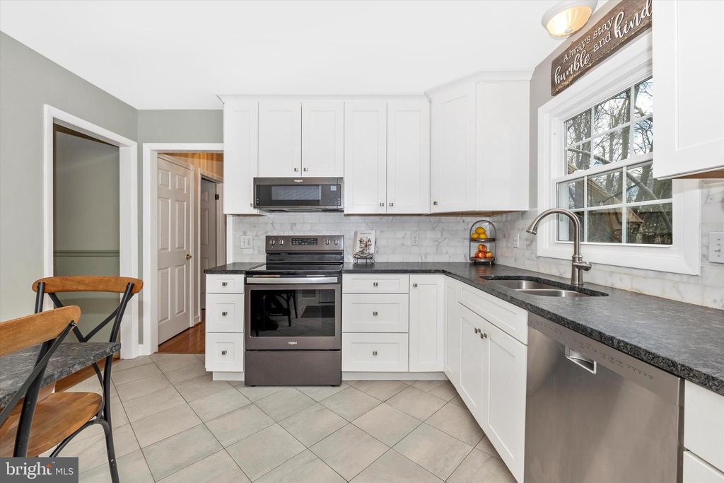 8611 Burnt Hickory Cir