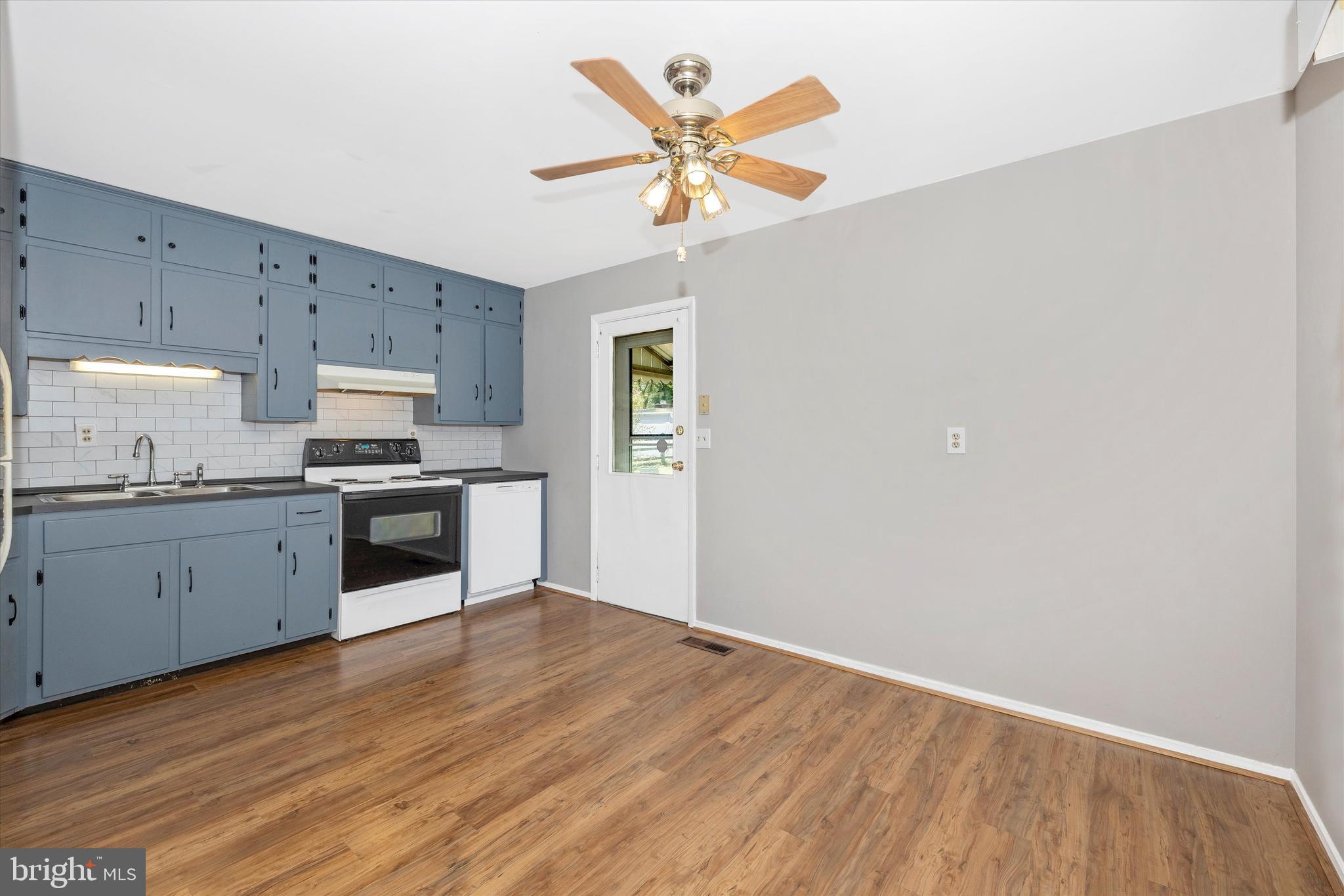 304 Canberra Ct