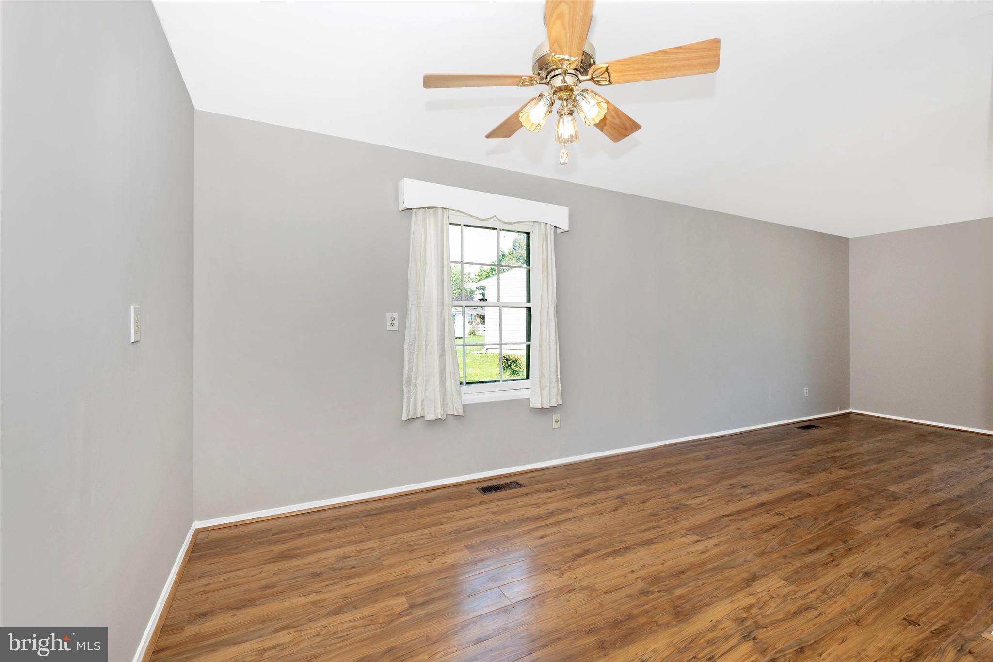 304 Canberra Ct