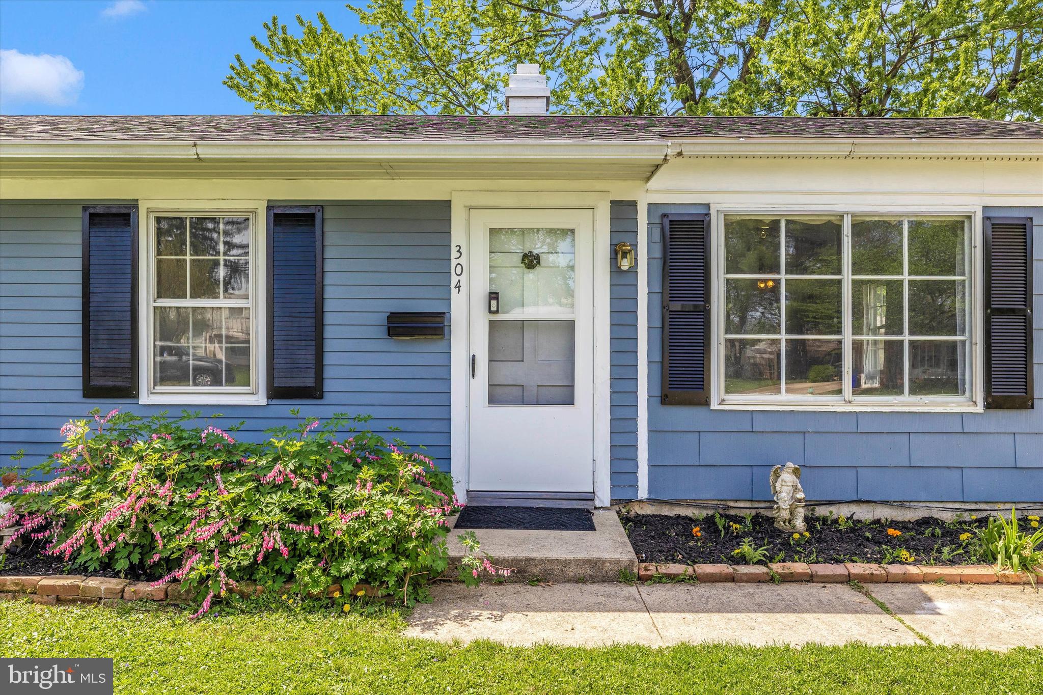 304 Canberra Ct