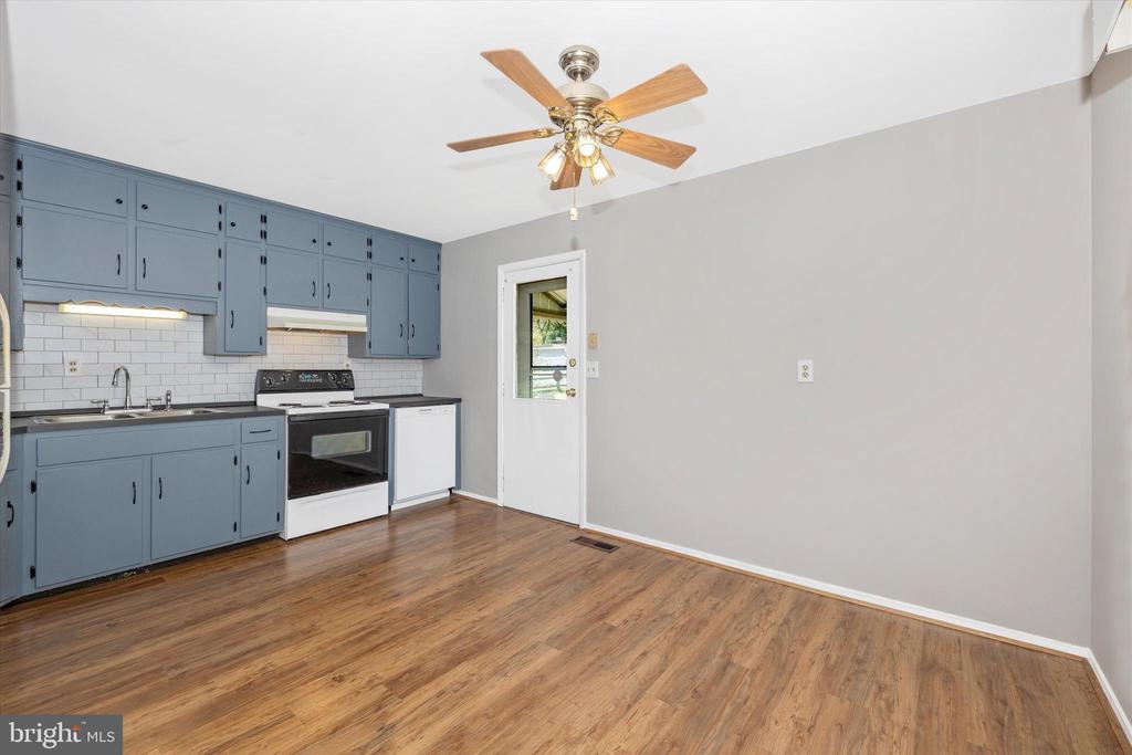 304 Canberra Ct