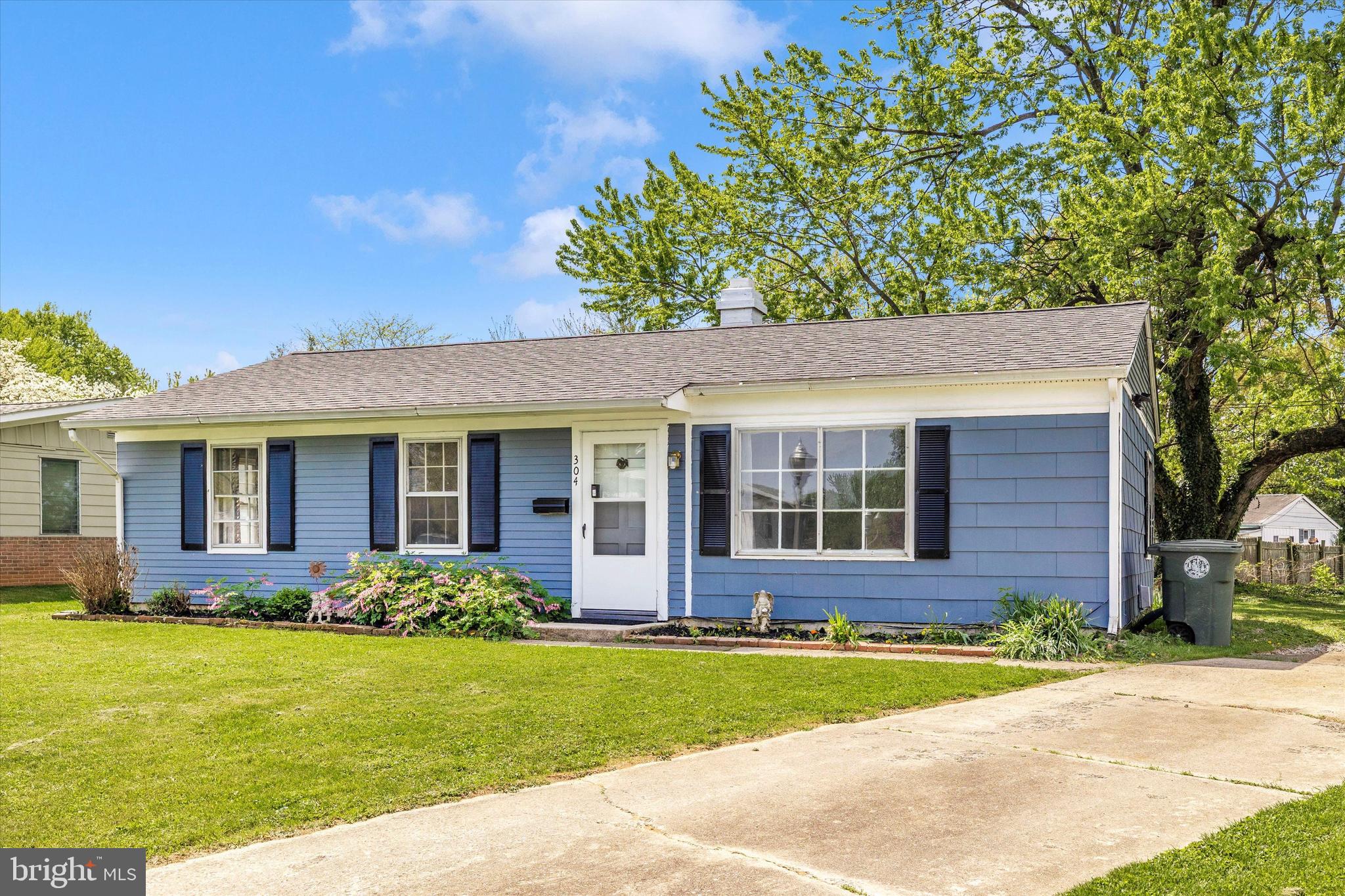 304 Canberra Ct