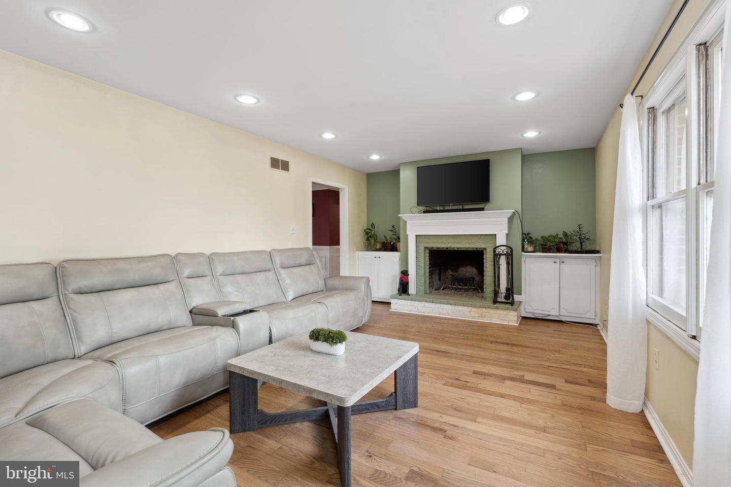5598 Dover Ct