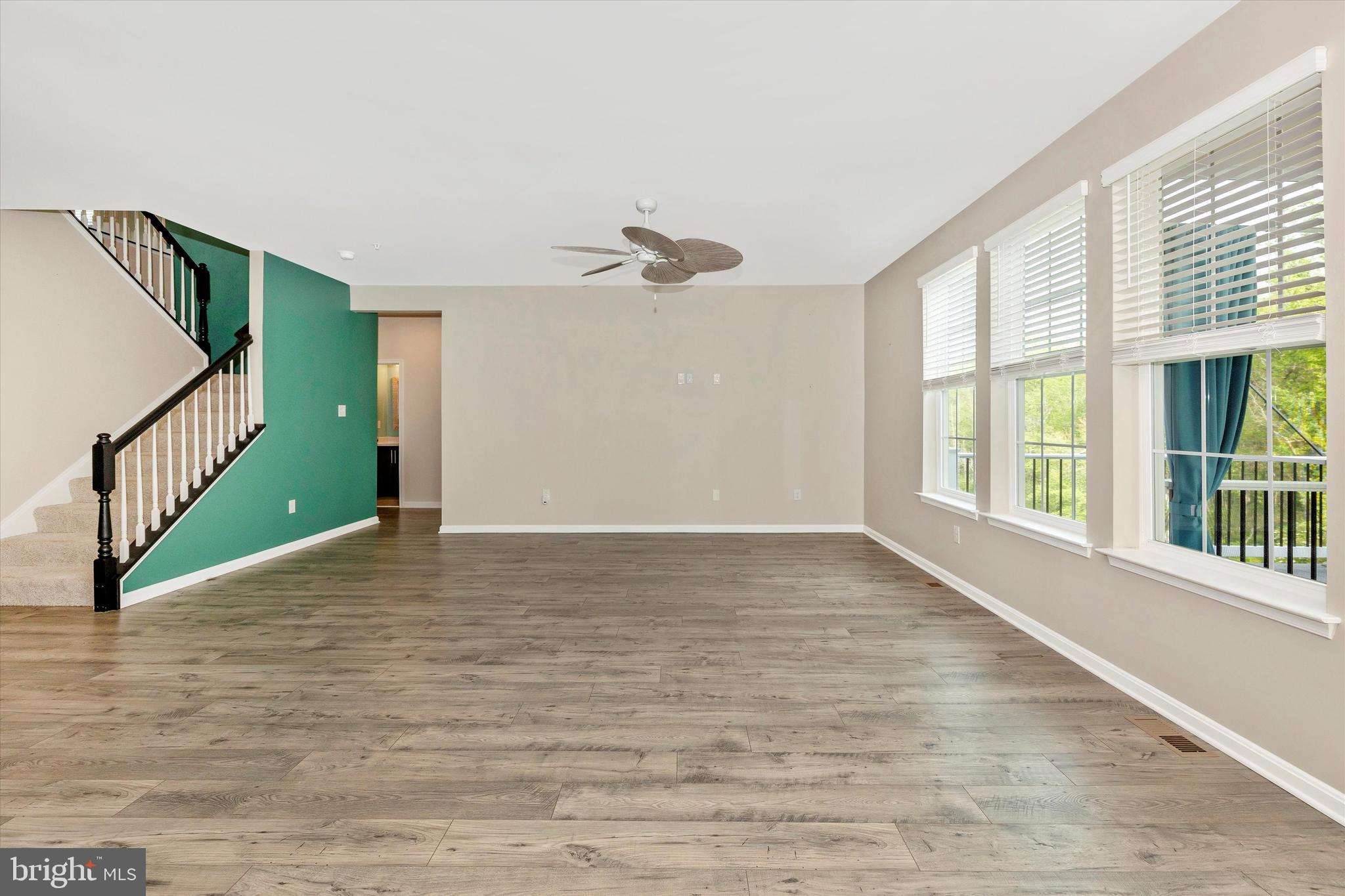 5609 Zoe Ln