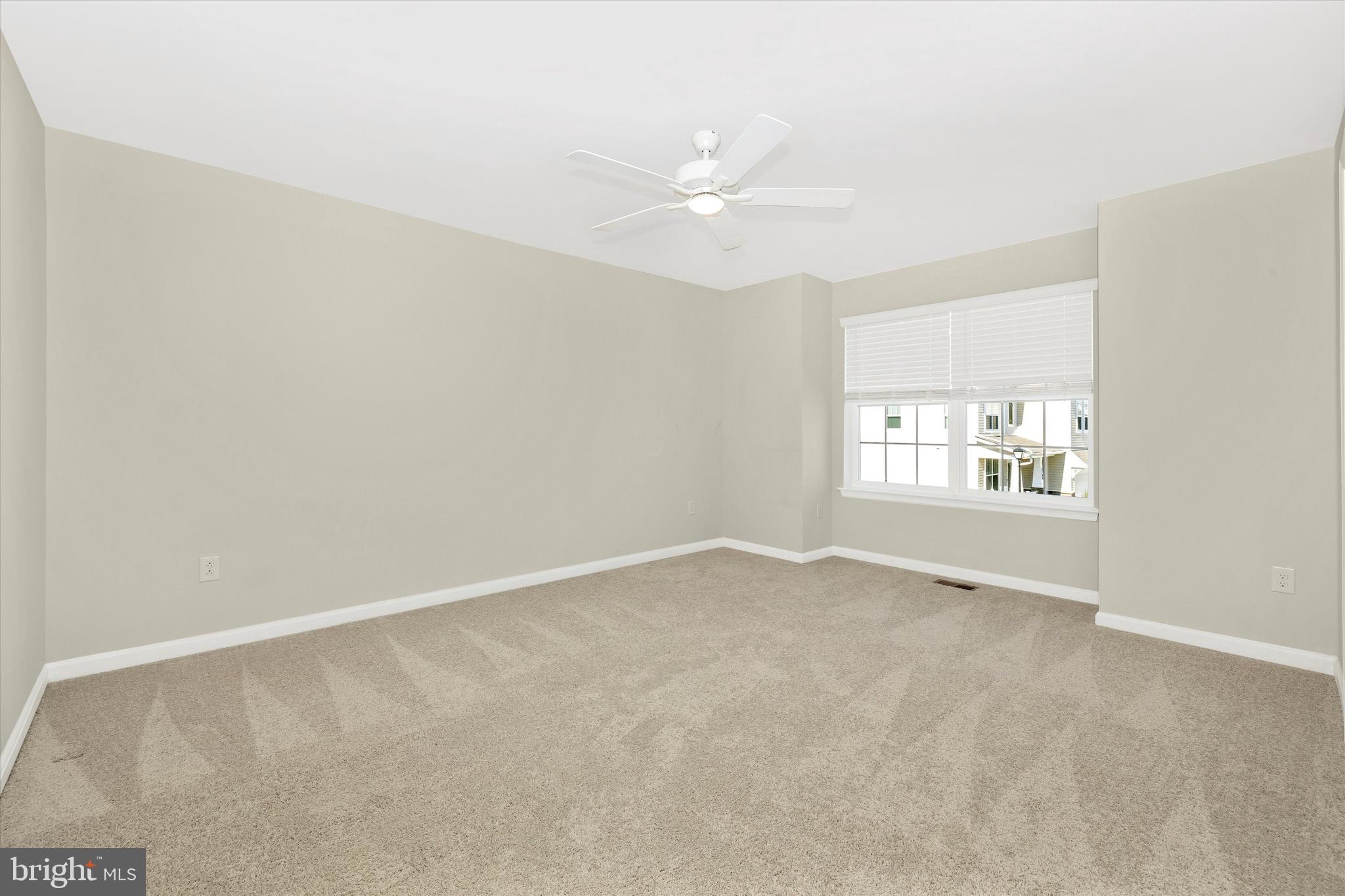 5609 Zoe Ln