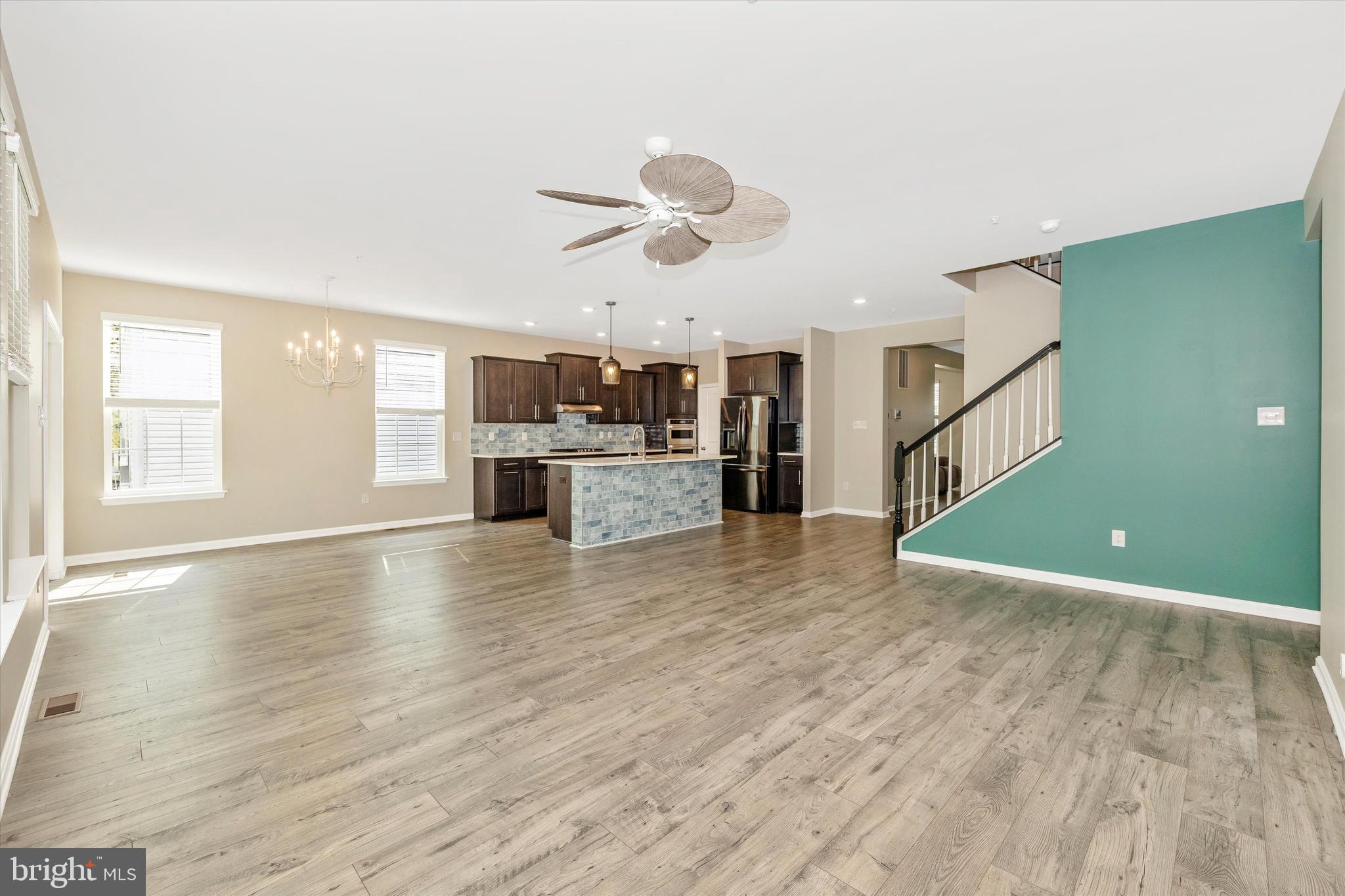 5609 Zoe Ln