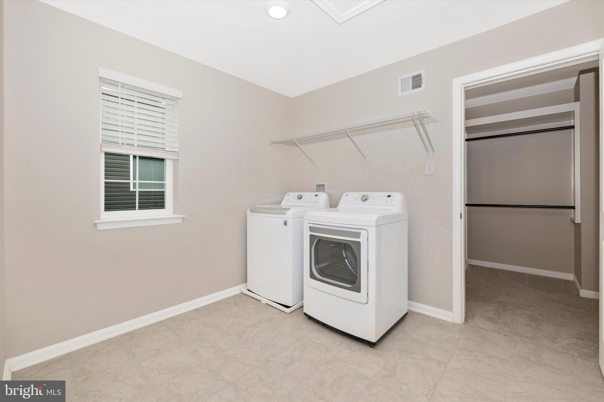 5609 Zoe Ln