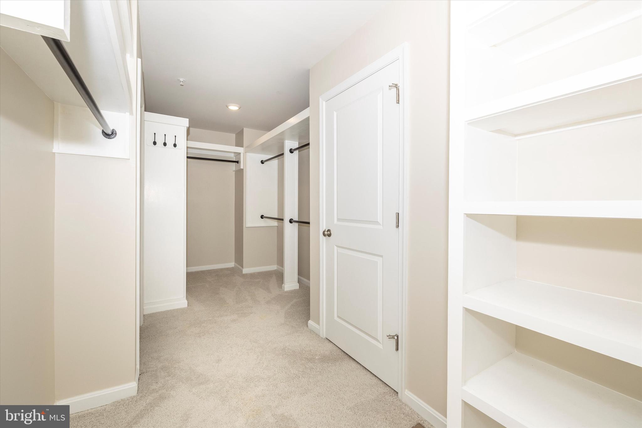 5609 Zoe Ln