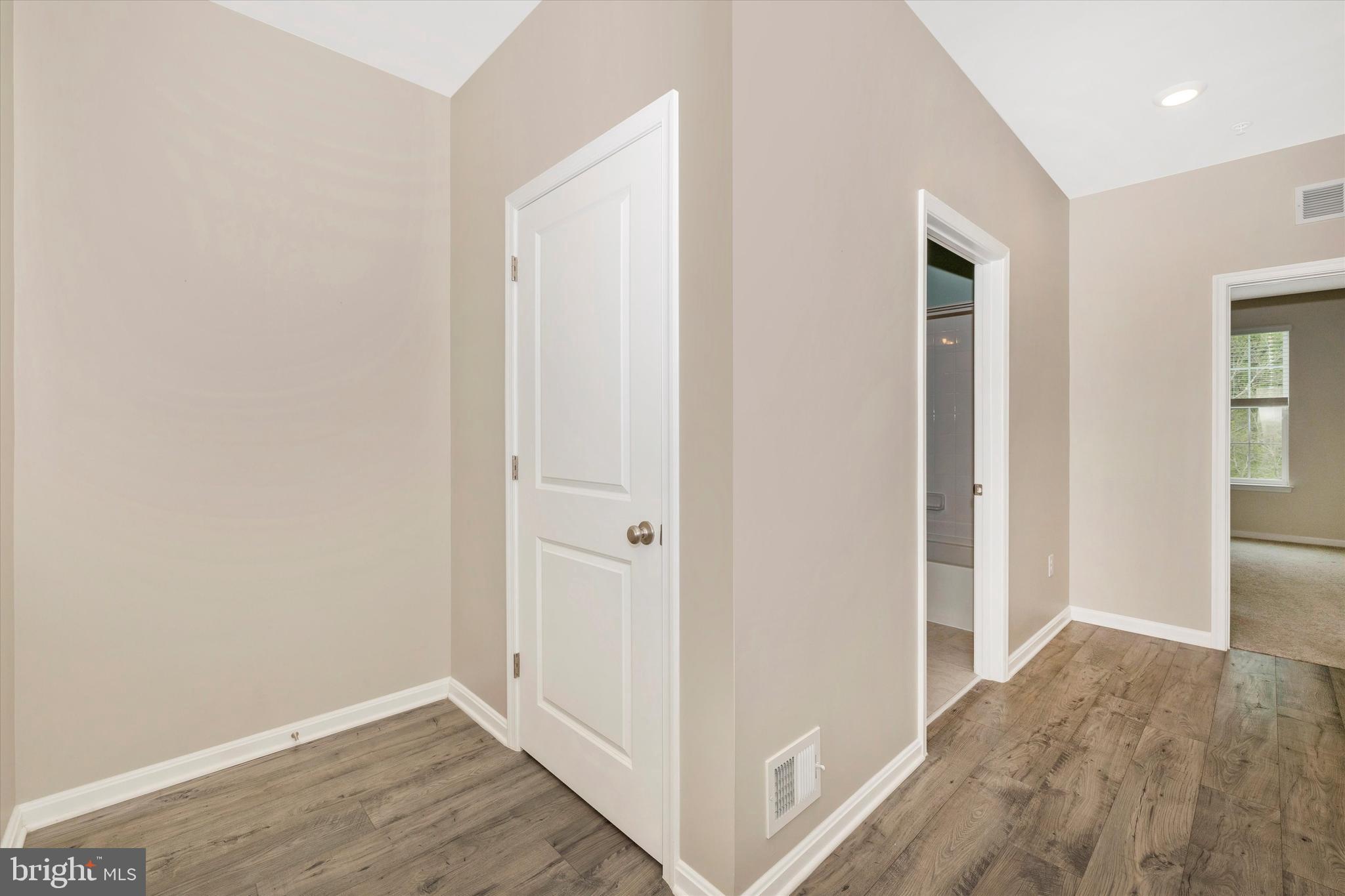 5609 Zoe Ln