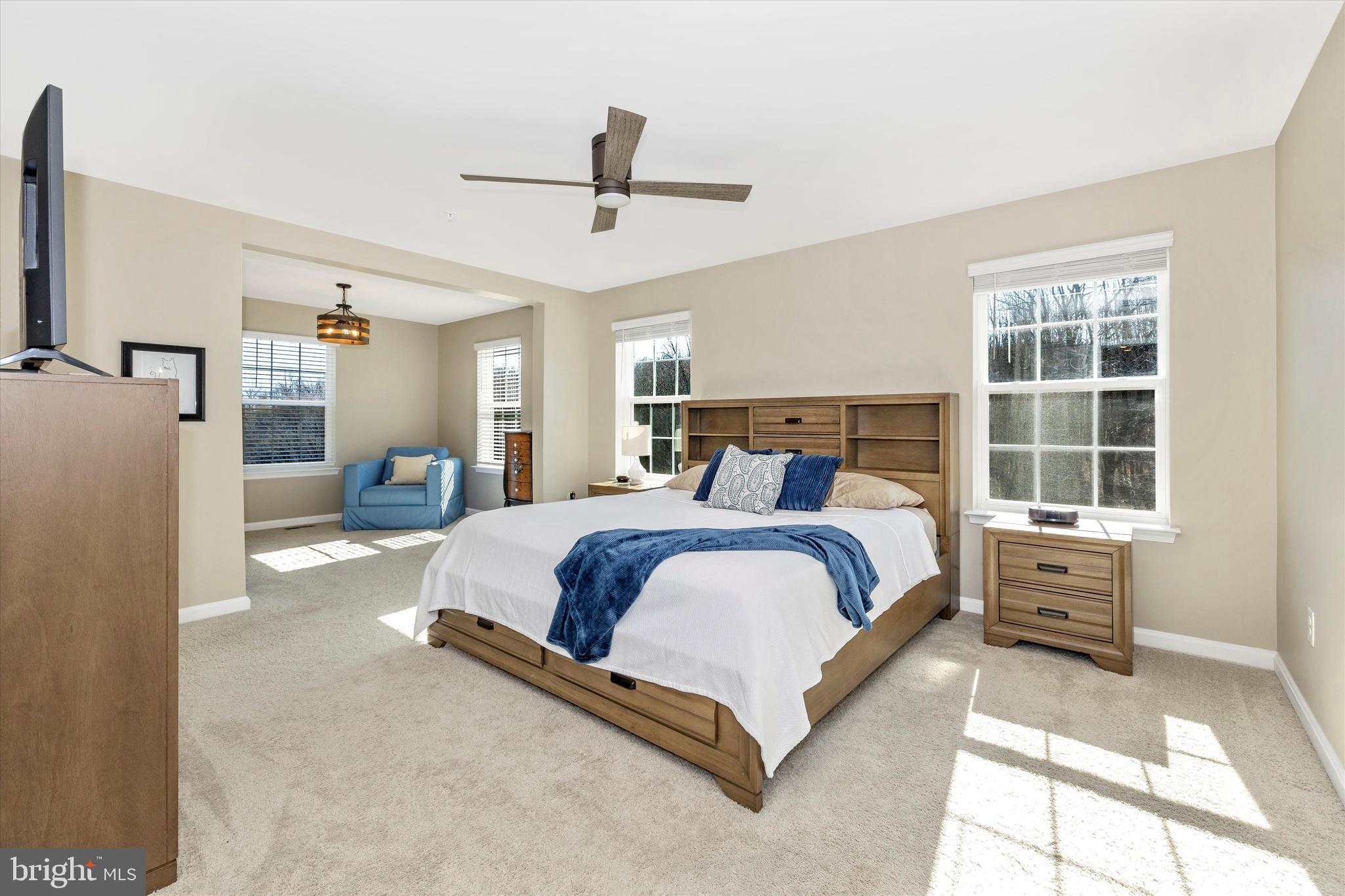 5609 Zoe Ln