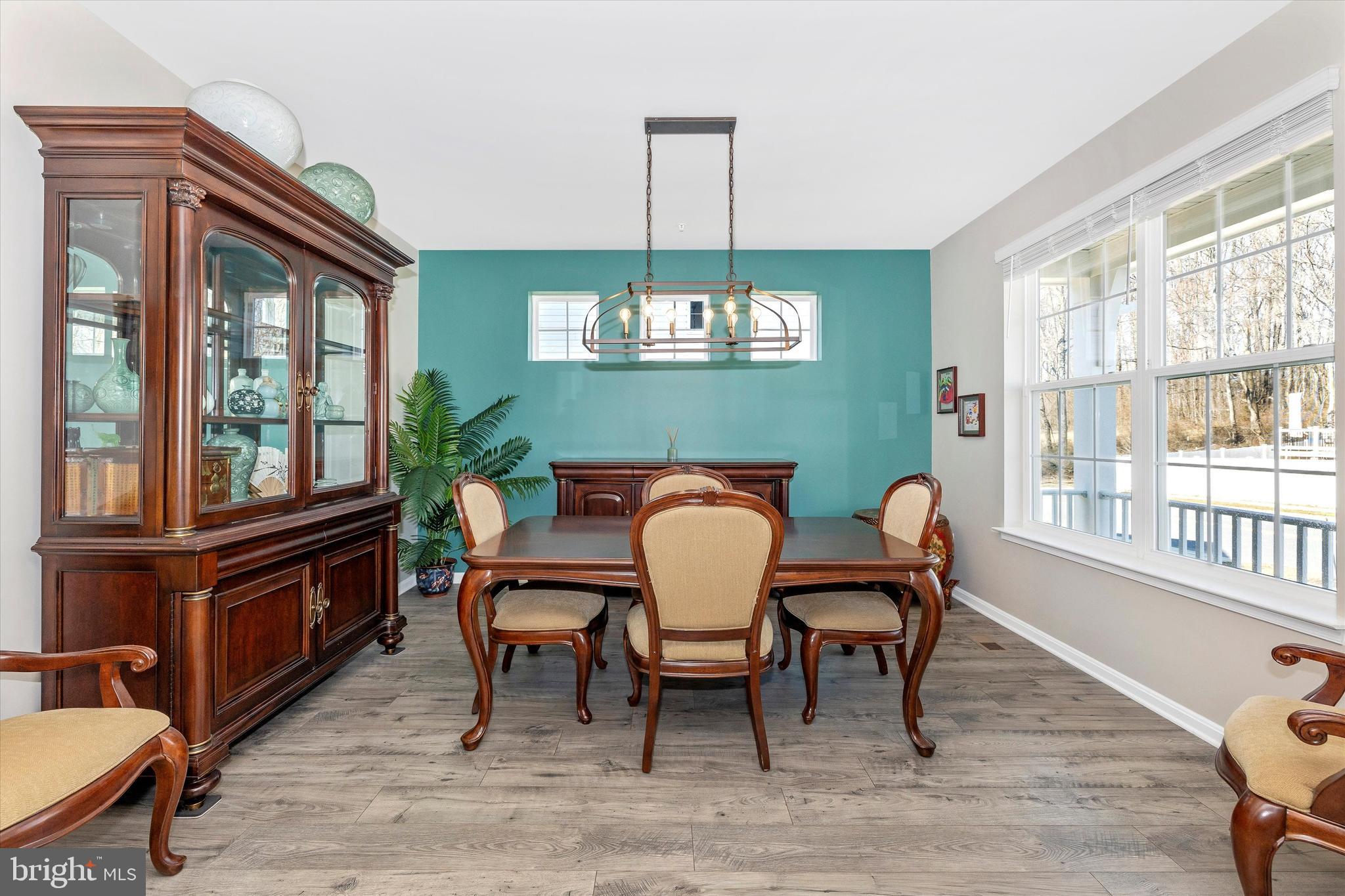 5609 Zoe Ln