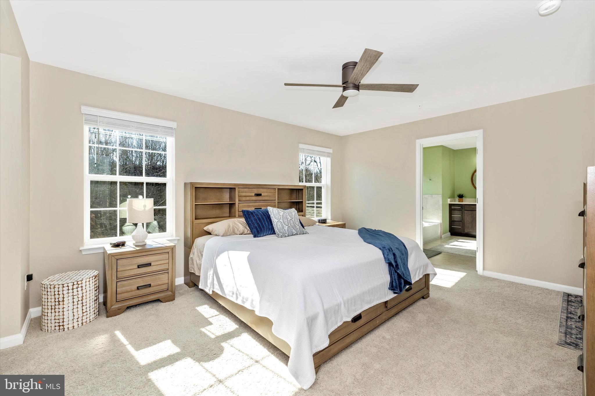 5609 Zoe Ln