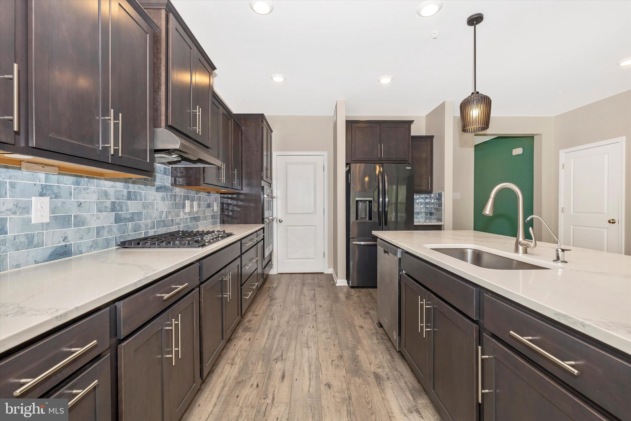 5609 Zoe Ln