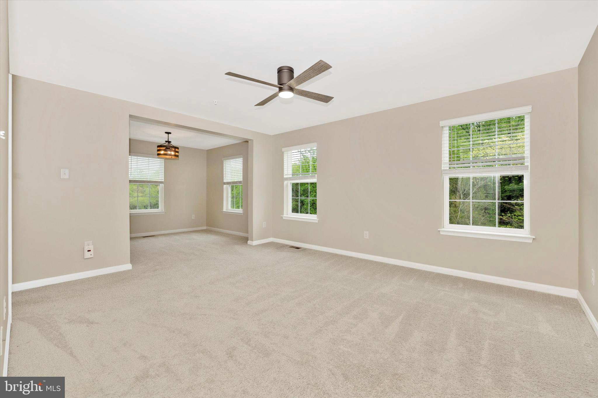 5609 Zoe Ln