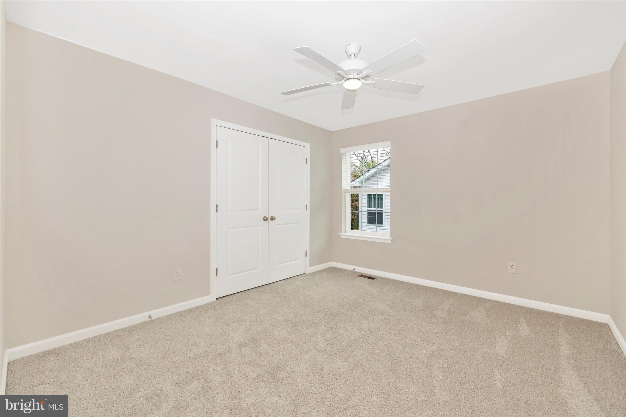 5609 Zoe Ln