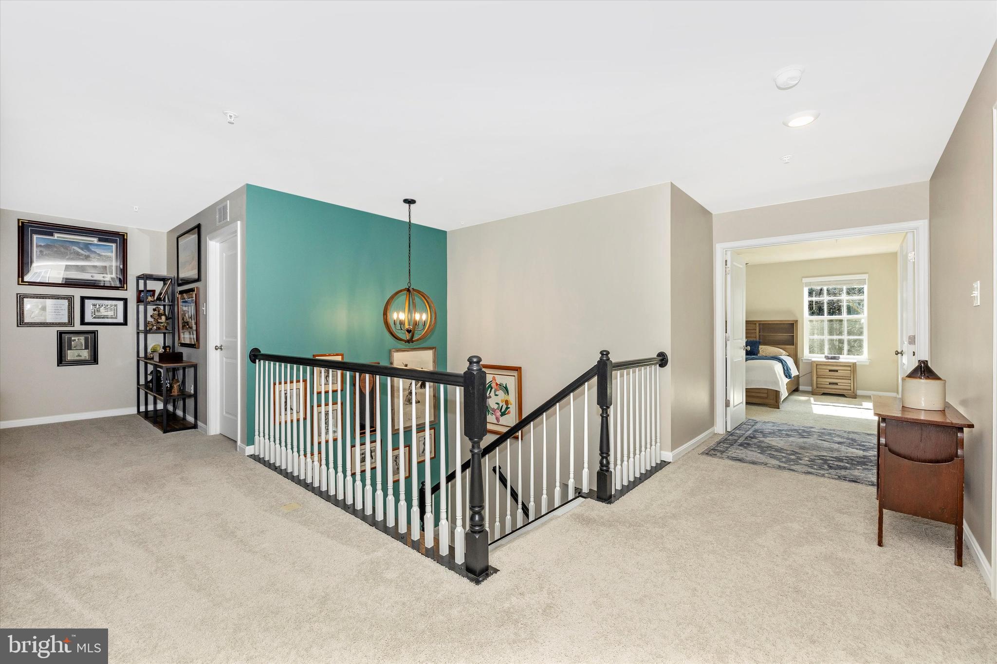 5609 Zoe Ln