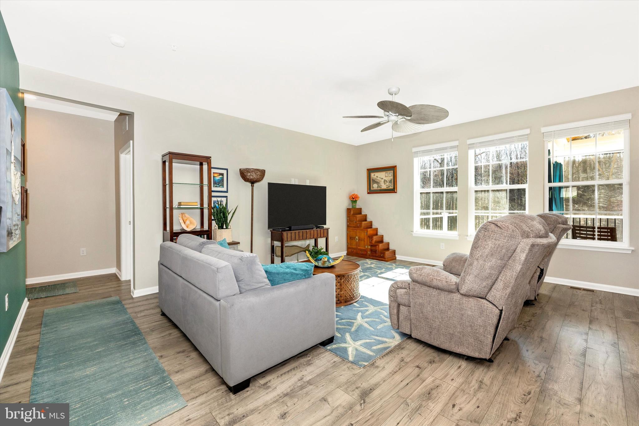 5609 Zoe Ln