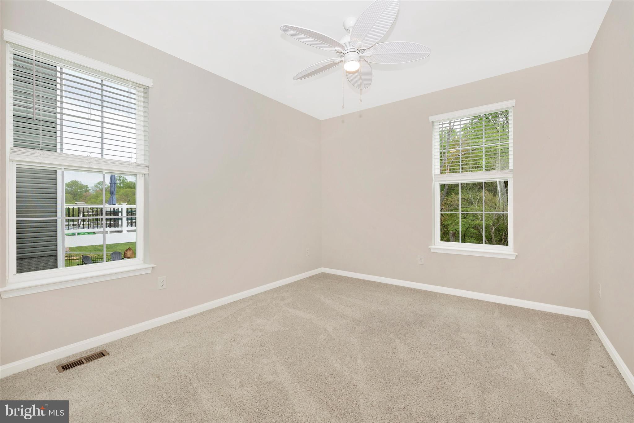 5609 Zoe Ln