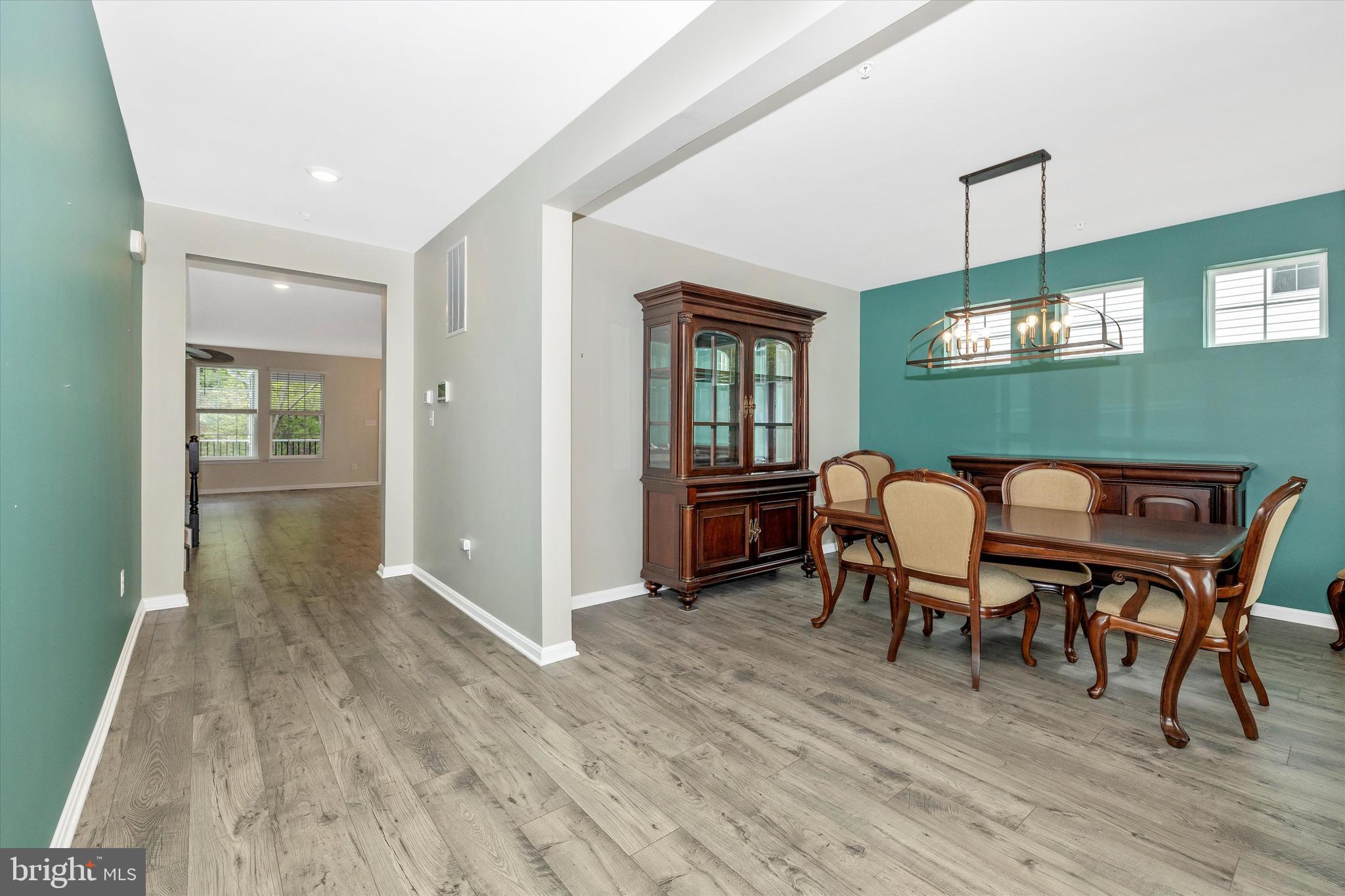 5609 Zoe Ln