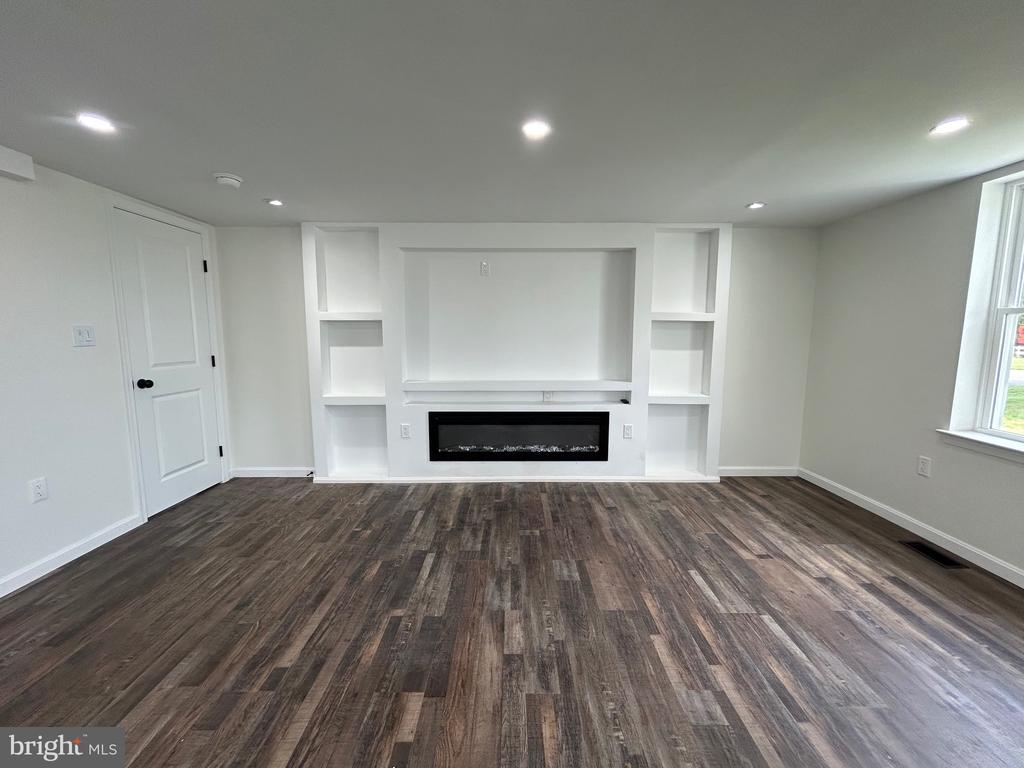 9647 Liberty Rd