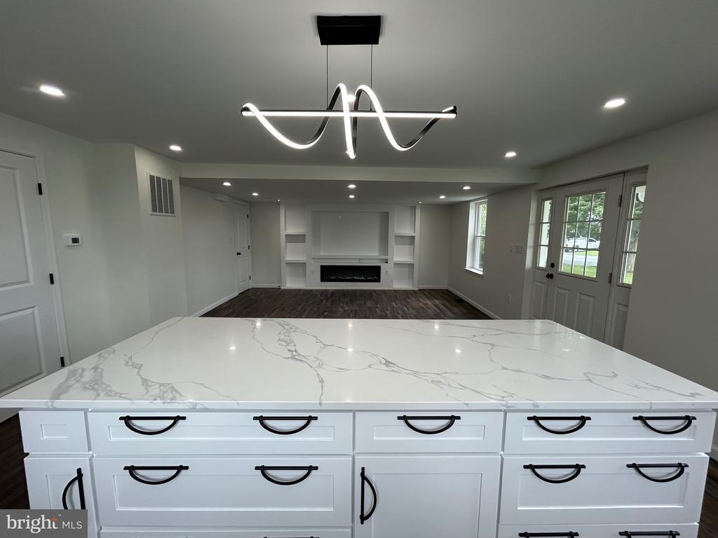 9647 Liberty Rd