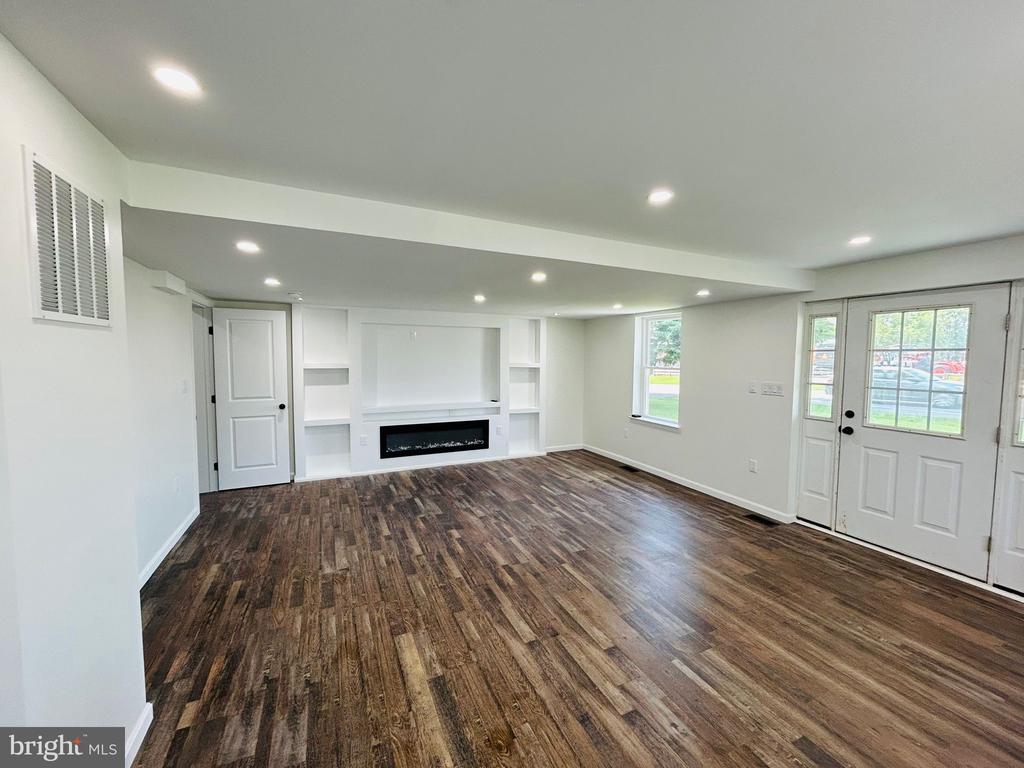 9647 Liberty Rd