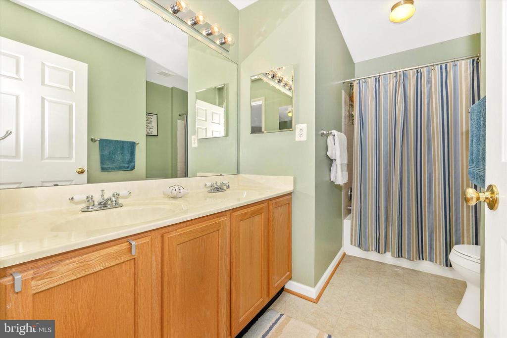 95 Burnside Ct