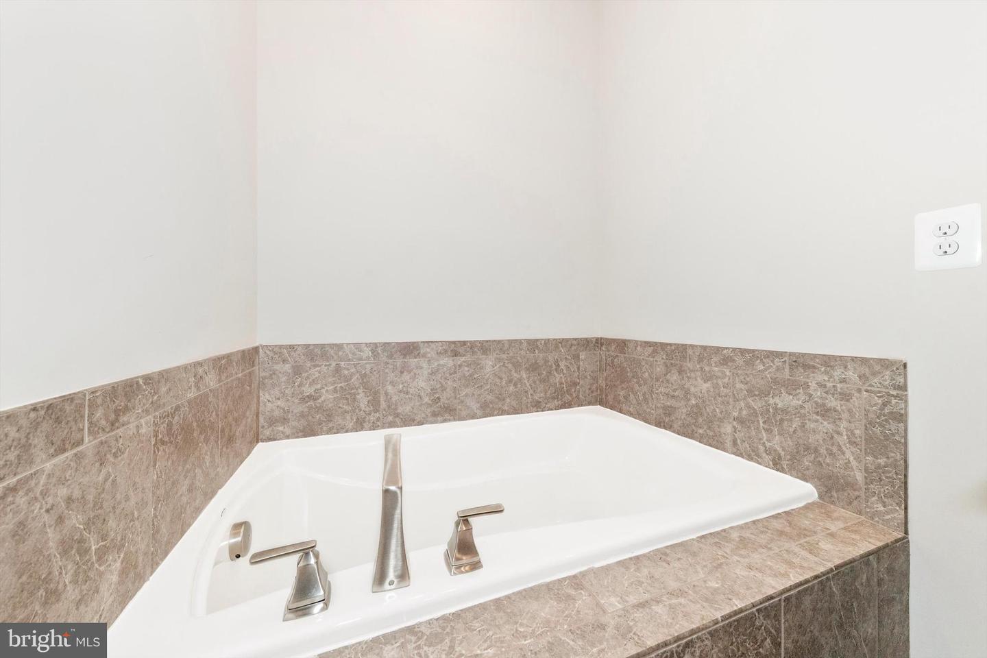 11119 Hazelnut Ln