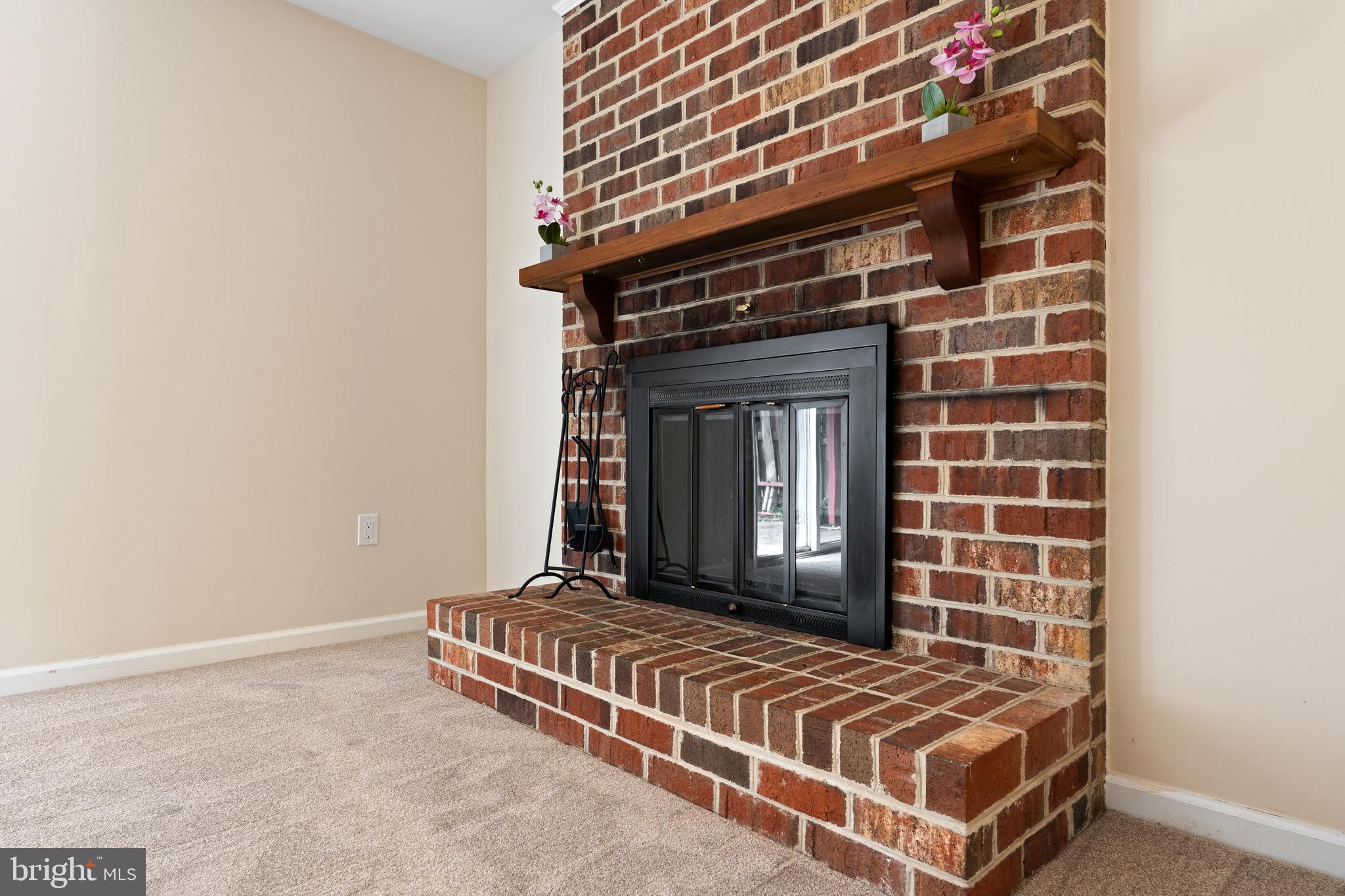 8028 HOLLOW REED COURT